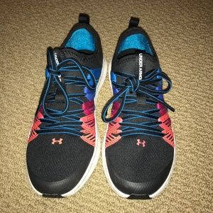 New Under Armour Girls Infinity Size 5 sneakers